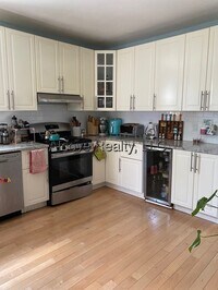 Building Photo - 47 Mason St