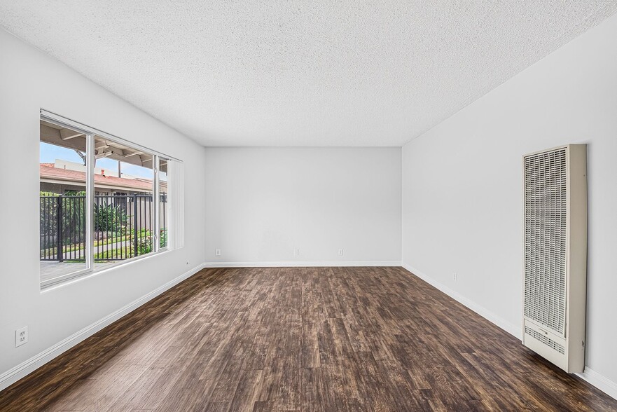 Building Photo - 147 S Magnolia Ave
