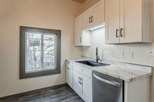 Building Photo - Beautiful Home in Phoenix Arizona
