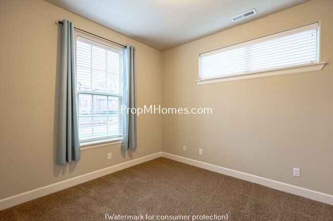 Building Photo - Beautiful Open Concept Four Bedroom Plus Office/Den in Villebois!