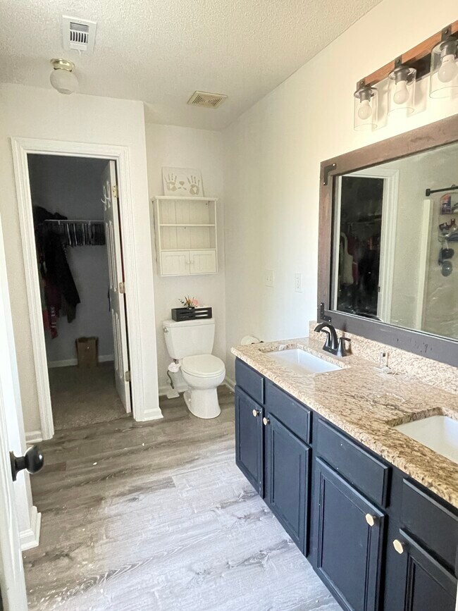 Master Bath - 4004 Arnst Way