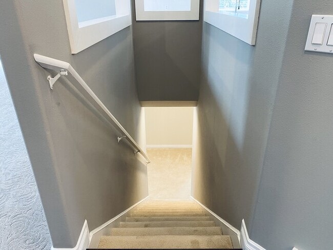 Building Photo - 5 Bedroom Craftsman - Home Great Schools - Cul-De-Sac - Pets Welcome