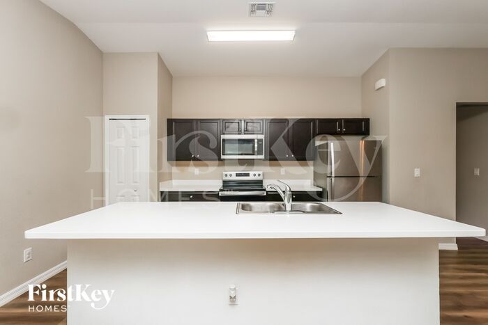 Building Photo - 133 NE 9th Ct