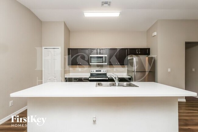Building Photo - 133 NE 9th Ct