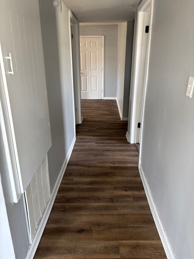 Building Photo - 131 E Jefferson St