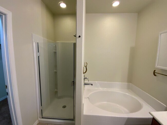 Building Photo - Beautiful 3 Bedroom Single Story Home Available Near Northern Blvd NW & Rainbow Blvd NE!