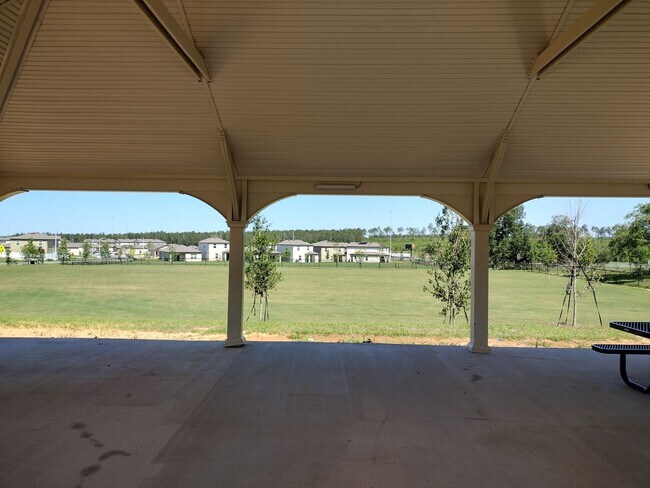 Building Photo - Beautiful 4 bedroom 2.5 Bathroom House For...