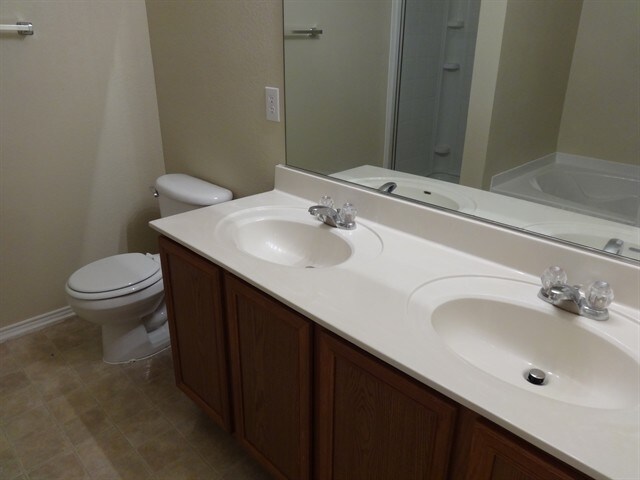Building Photo - 1120 Boxwood Dr