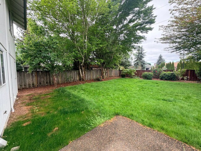 Building Photo - Wonderful 4 bedroom in desirable Hillsboro neighborhood.