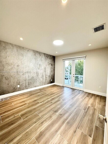Building Photo - 10560 NW 63rd Terrace