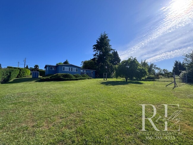 Building Photo - Coastal 3-Bed Home with Stunning Puget Sou...