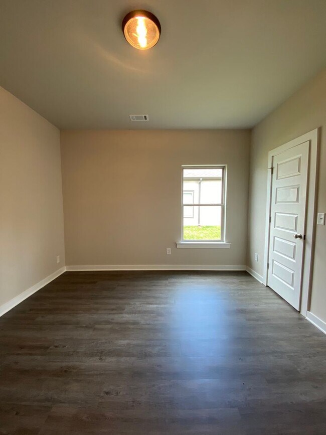 Building Photo - 130 Ridgeview Cir