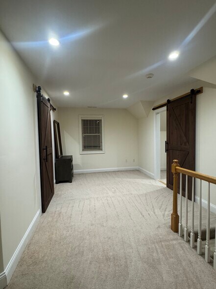 Building Photo - 39 Maple Tree Ave