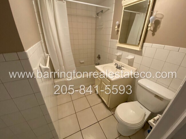 Building Photo - 1109 Oakwood St