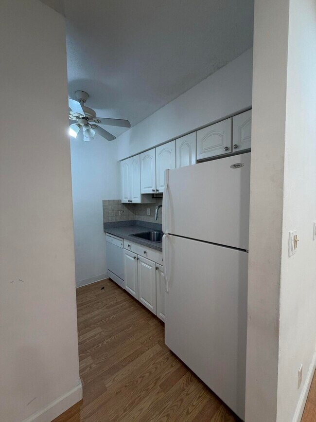 Building Photo - 1300 N 17th Ave