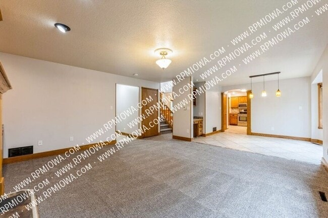 Building Photo - 2106 Timberline Ln