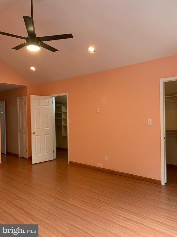 Building Photo - 35 Oakmont Terrace