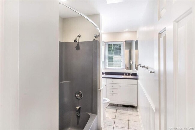 Building Photo - 143 Ponus Ave