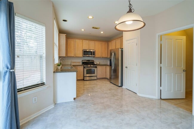 Building Photo - 2 Mystic Glade Ct