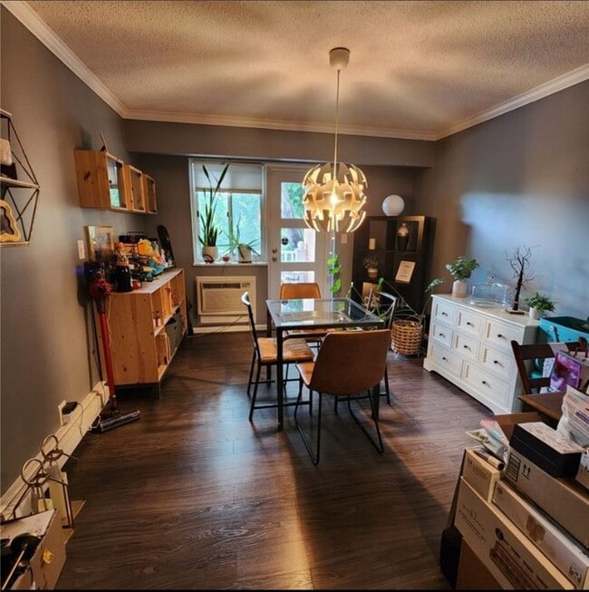 Building Photo - 2450 East Ave