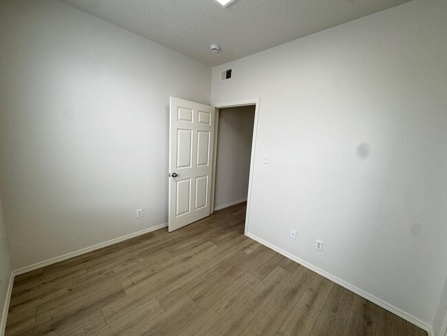 Building Photo - 1105 Meadowlark Way SE