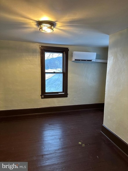 Building Photo - 11 Myers Rd