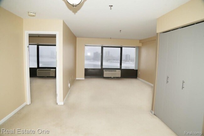 Building Photo - 1001 W Jefferson Ave