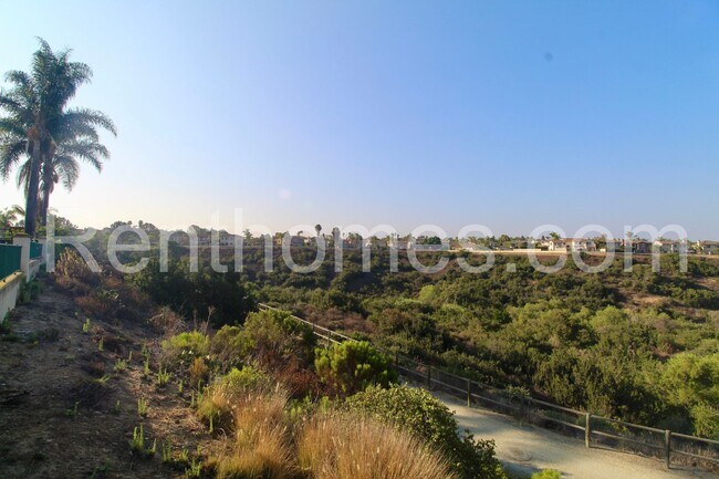 Building Photo - 1120 Camino Del Rey