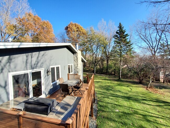 Building Photo - 2521 Cedar Hills Dr