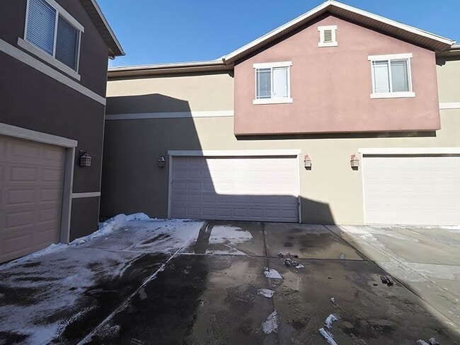 Building Photo - Perfect Town Home in Eagle Mountain