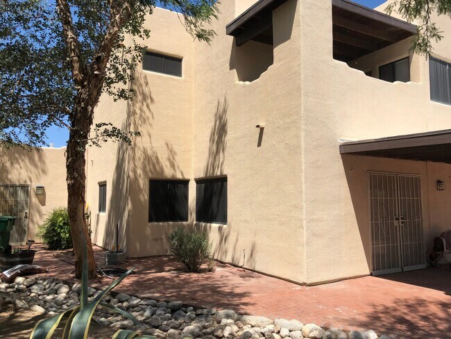 Building Photo - Beautiful Santa Fe Home on Large Corner Lot!
