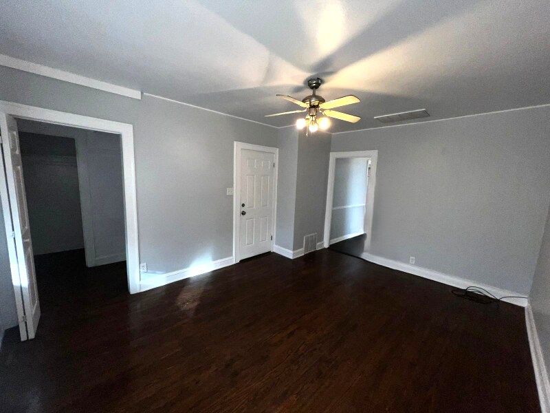 Building Photo - 10655 S Hoxie Ave