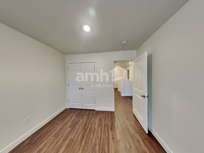 Building Photo - 9085 Henley Ave