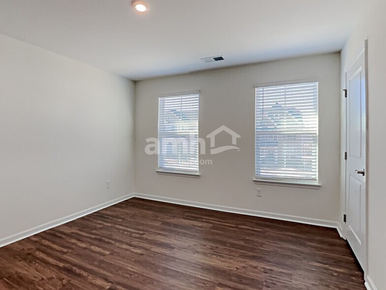 Building Photo - 5066 Twin River Dr