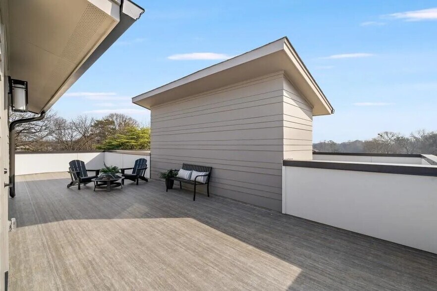 Building Photo - 1237 Memorial Dr SE