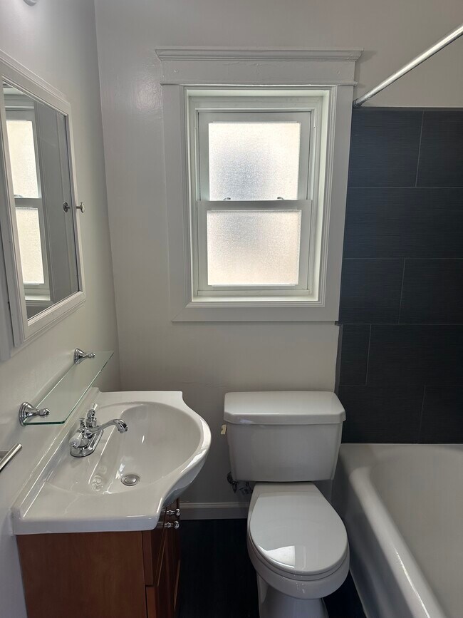 Building Photo - 5740 Franklin Ave