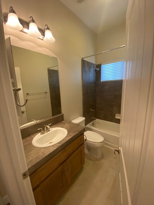 Building Photo - 2256 Ranch View Dr