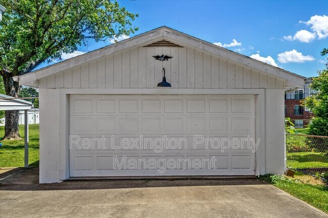 Building Photo - 1462 Meadowthorpe Ave