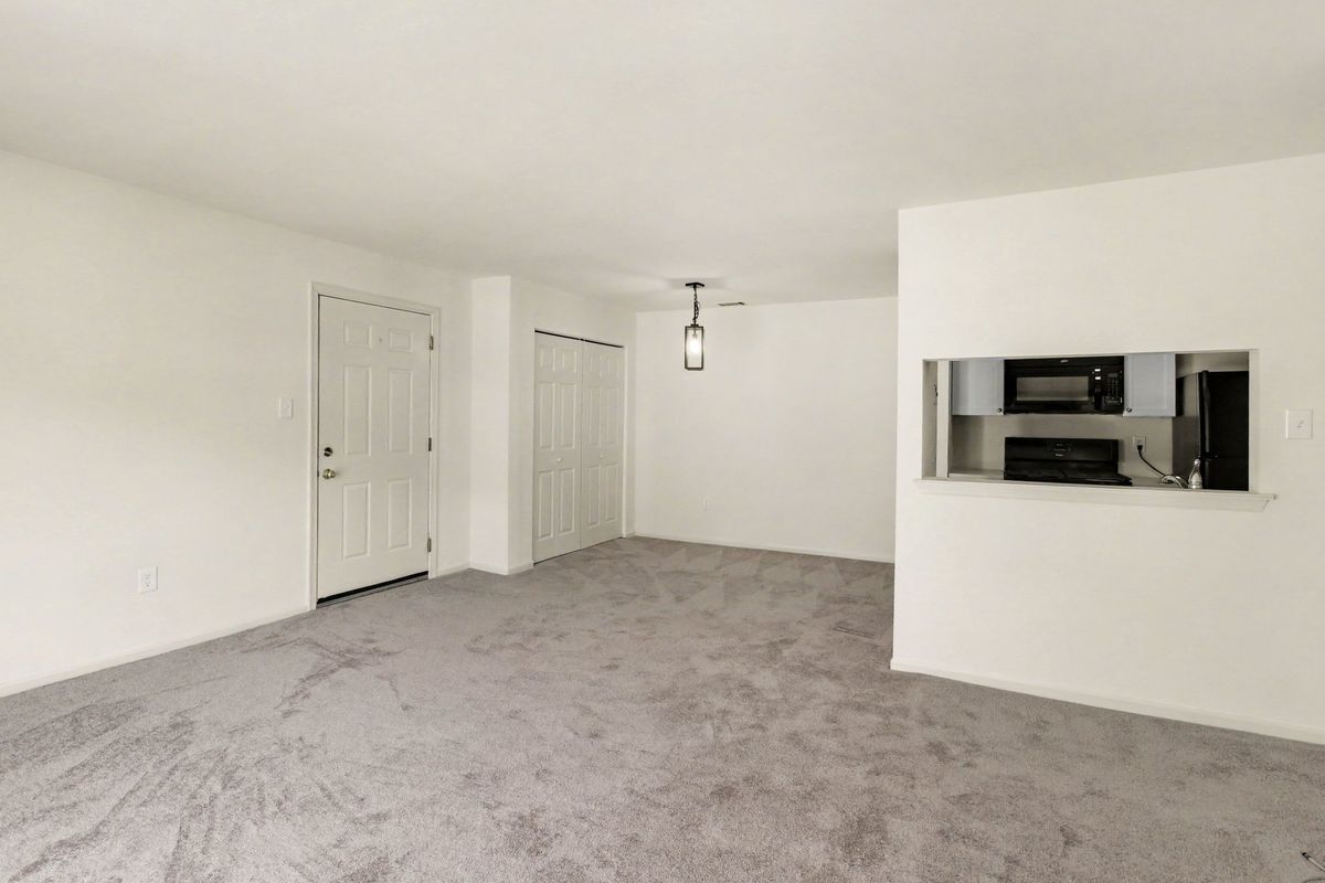 Building Photo - 902 Dogwood Ct