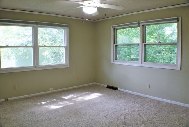 Building Photo - $2,350 | 3 Bedroom, 3 Bathroom House | No ...