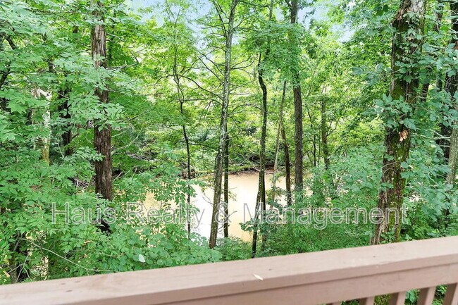 Building Photo - 3136 Brook Hill Dr