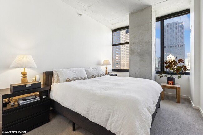 Building Photo - 235 W Van Buren St