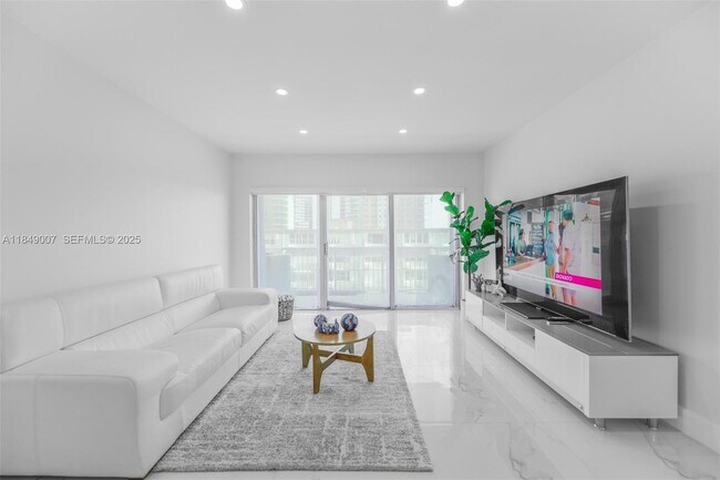 Building Photo - 1950 S Ocean Dr