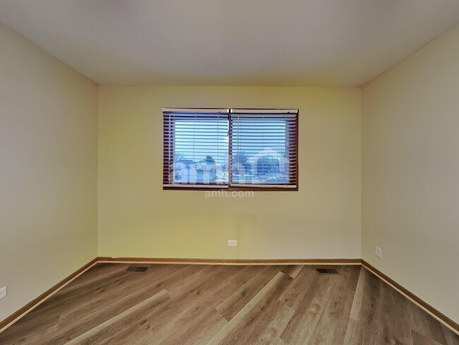 Building Photo - 5 Andover Ct