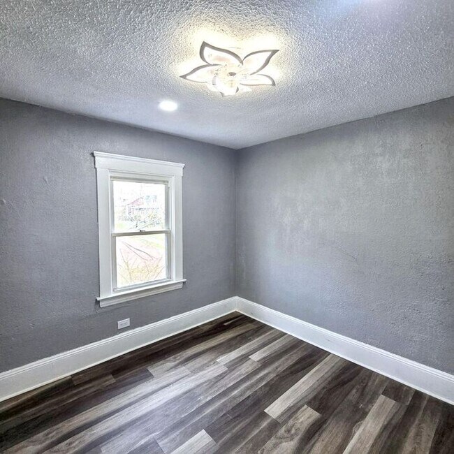 Building Photo - 3-Bedroom Home with Attic and Basement in ...