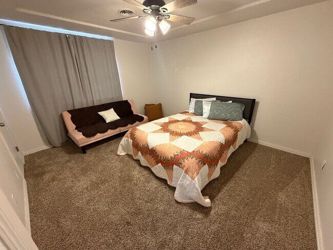 Building Photo - 6008 Yale St