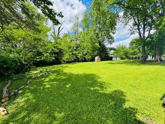 Building Photo - 2323 Adair Ave