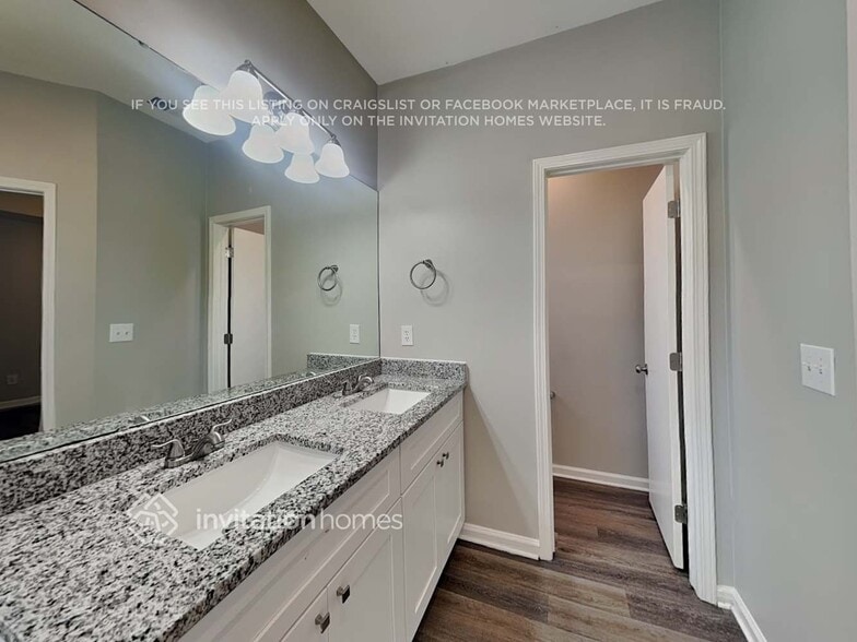 Building Photo - 594 Viking Pl SW