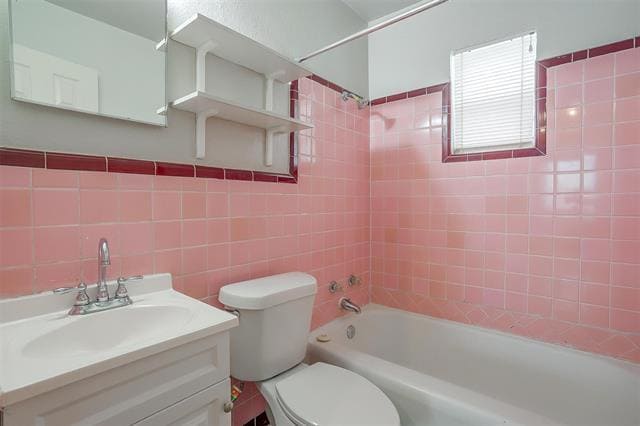 Building Photo - 3419 S University Dr