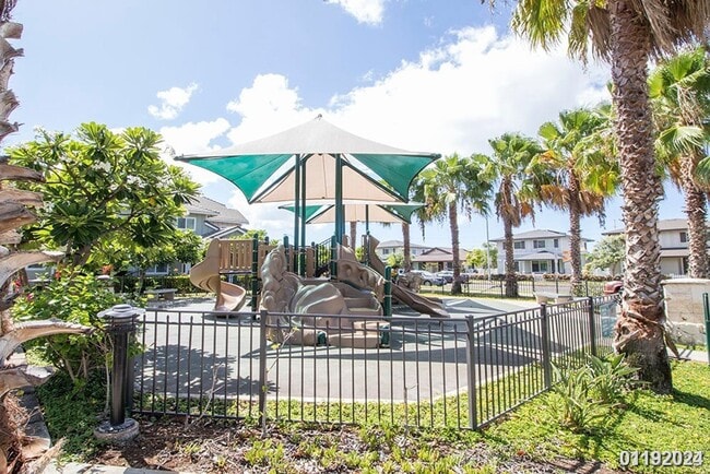 Building Photo - 3bd/2.5ba condo with 2 assigned parking sp...